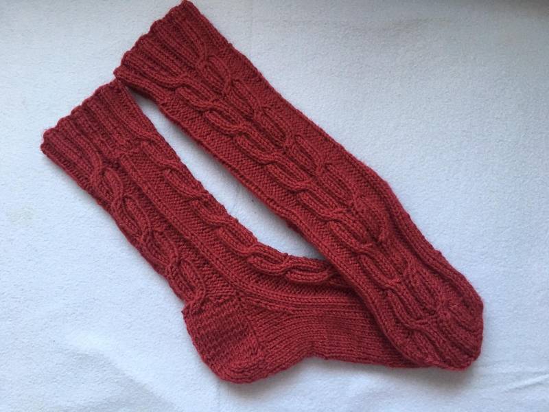 Unisex Rote Socken in Allen Weichen Und Warmen Größen Unisex Rote Socken in Allen Weichen Und Warmen Größen von DanutaCreations