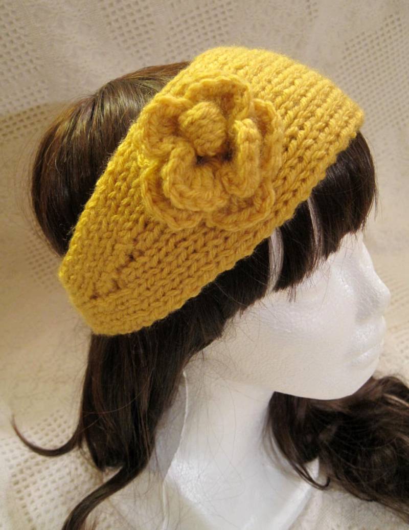 Columbus Day Sale/Wintergeschenk-Strickblumen Ohrwärmer in Leuchtendem Gelb, Strick Und Häkelaccessoire/ Stirnband/Stirnband/Herbstmode von DanyelFishBeauty