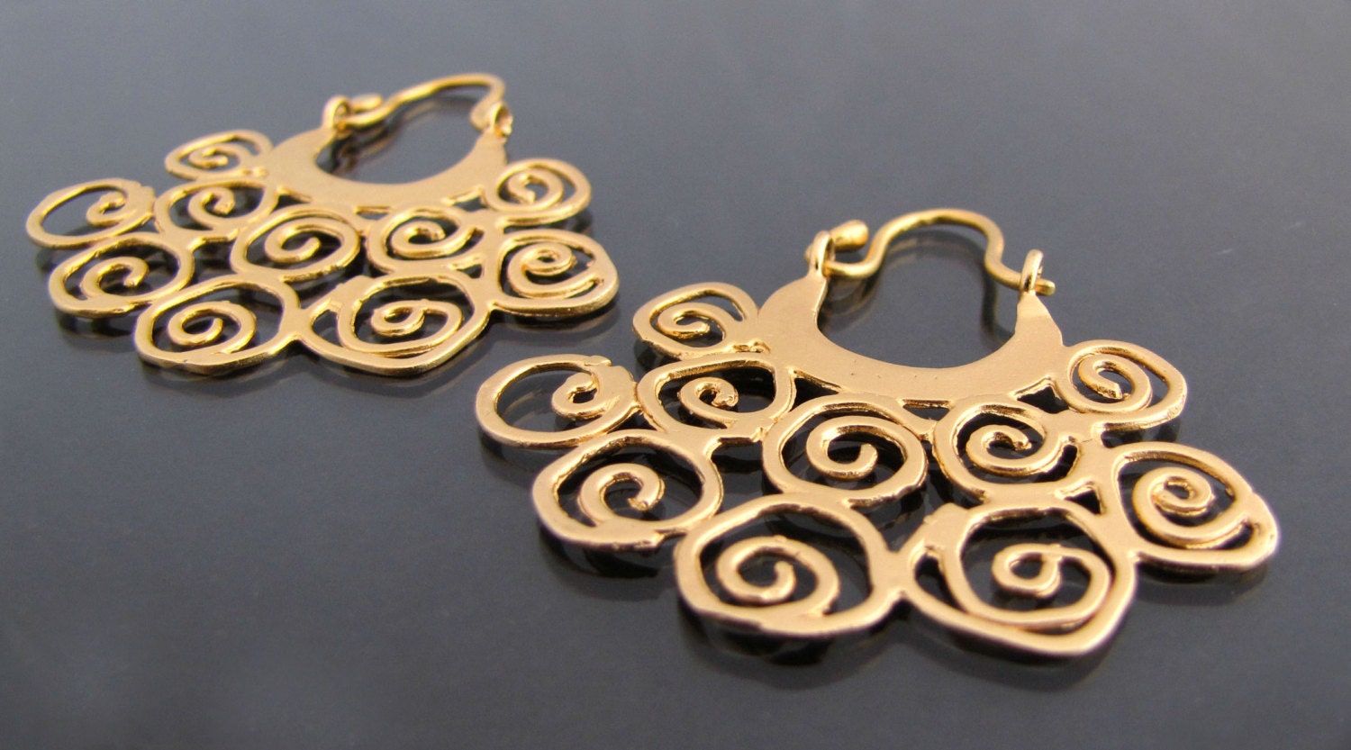 statement Ohrringe, 14K Gold Ohrringe Creolen, Designer Antiker Schmuck, Massiv Creolen von DaphneArtJewelry