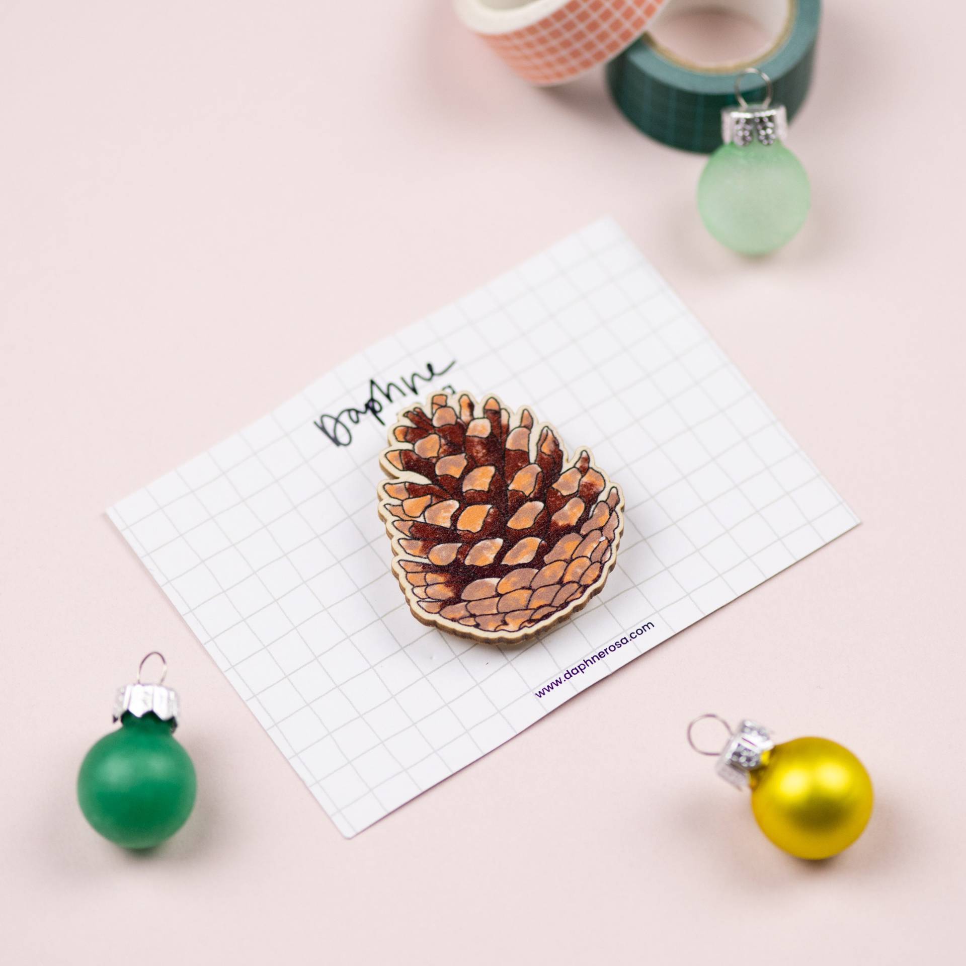 Weihnachten Kiefer Kegel Brosche Aus Holz Weihnachten Kiefer Kegel Brosche Aus Holz von DaphneRosa