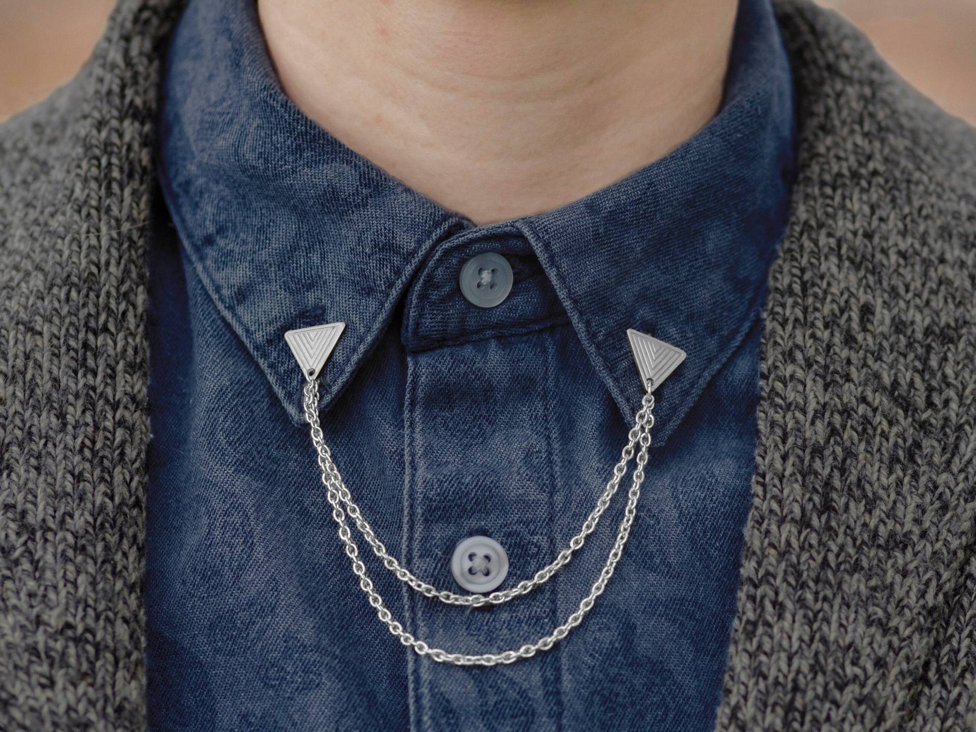 Silber Geätzt Dreieck Kragen/Cardigan Clip Silber Geätzt Dreieck Kragen/Cardigan Clip von DapperandSwag