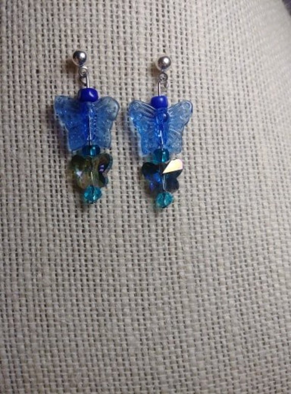 Blaue Schmetterlingsohrringe von DarceVaderEmporium