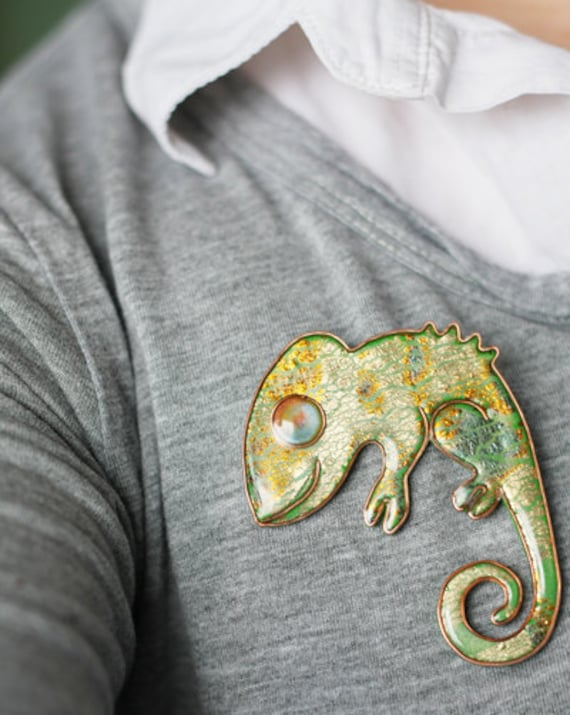 Tier Schmuck - Gold Und Grüne Chamäleon Brosche von Dariami