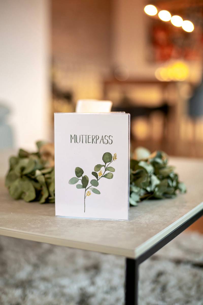 Mutterpass Hülle "Eukalyptus" von DarjaDDesign