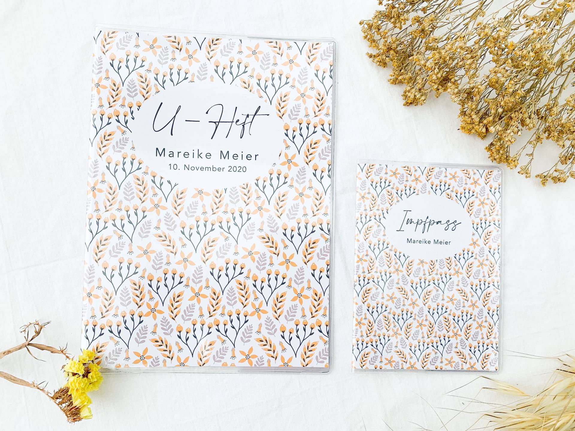 Set U-Heft Und Impfpass Hülle Personalisiert "Blumen Gelb" Set U-Heft Und Impfpass Hülle Personalisiert "Blumen Gelb" von DarjaDDesign