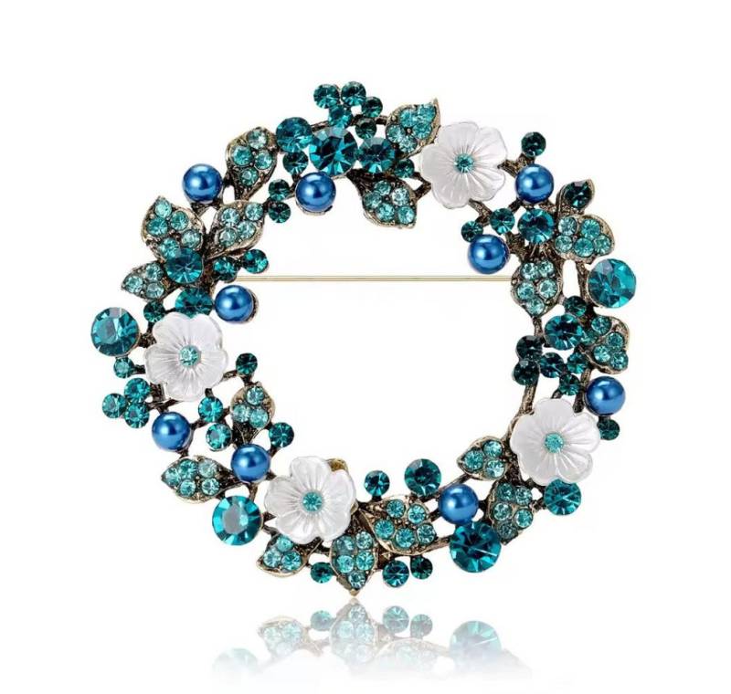 Dark-Desires Brosche Nostalgische Brosche Blumenkranz blau-weiß, Nostalgische Brosche Blumenkranz blau-weiß von Dark-Desires