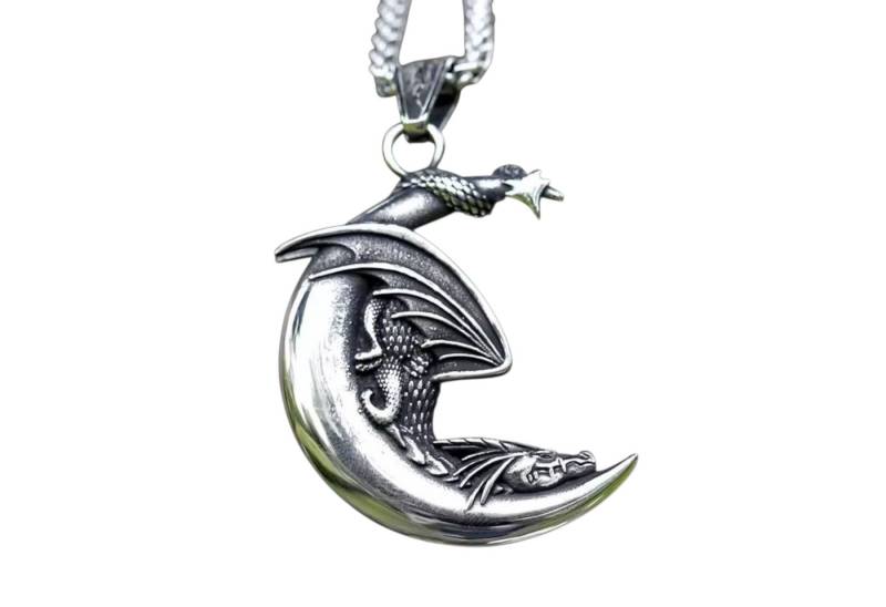 Dark-Desires Kette und Anhänger Set Anhänger mit Kette kleiner Drache auf Mond Edelstahl, Anhänger mit Kette kleiner Drache auf Mond Edelstahl von Dark-Desires