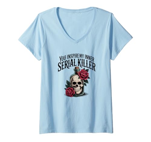 Damen Totenkopf „You Inspire My Inner Serial Killer“, Design: Rosengotik T-Shirt mit V-Ausschnitt Damen Totenkopf „You Inspire My Inner Serial Killer“, Design: Rosengotik T-Shirt mit V-Ausschnitt von Dark Humor Graphic