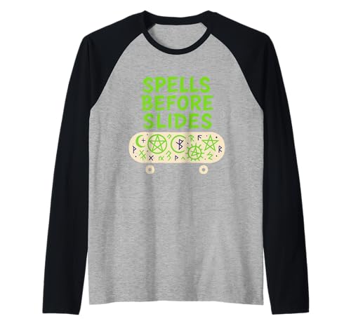 Suburban Witch Fußball Mama Hexe Okkulte Mama Humor Hexchy Mama Raglan von Dark Suburban Occult Soccer Mom Witch Aesthetic