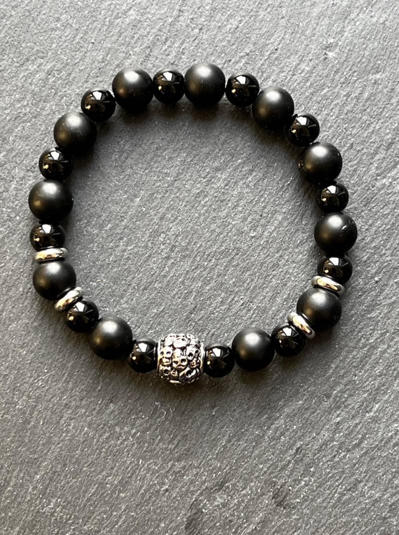 Silent Skull - Biker Armband Mit Onyx & Totenkopf Rockerschmuck in Schwarz Matt Und Glänzend Symbolarmband Aus Edelstein Edelstahl von DarkAngelSchmuck