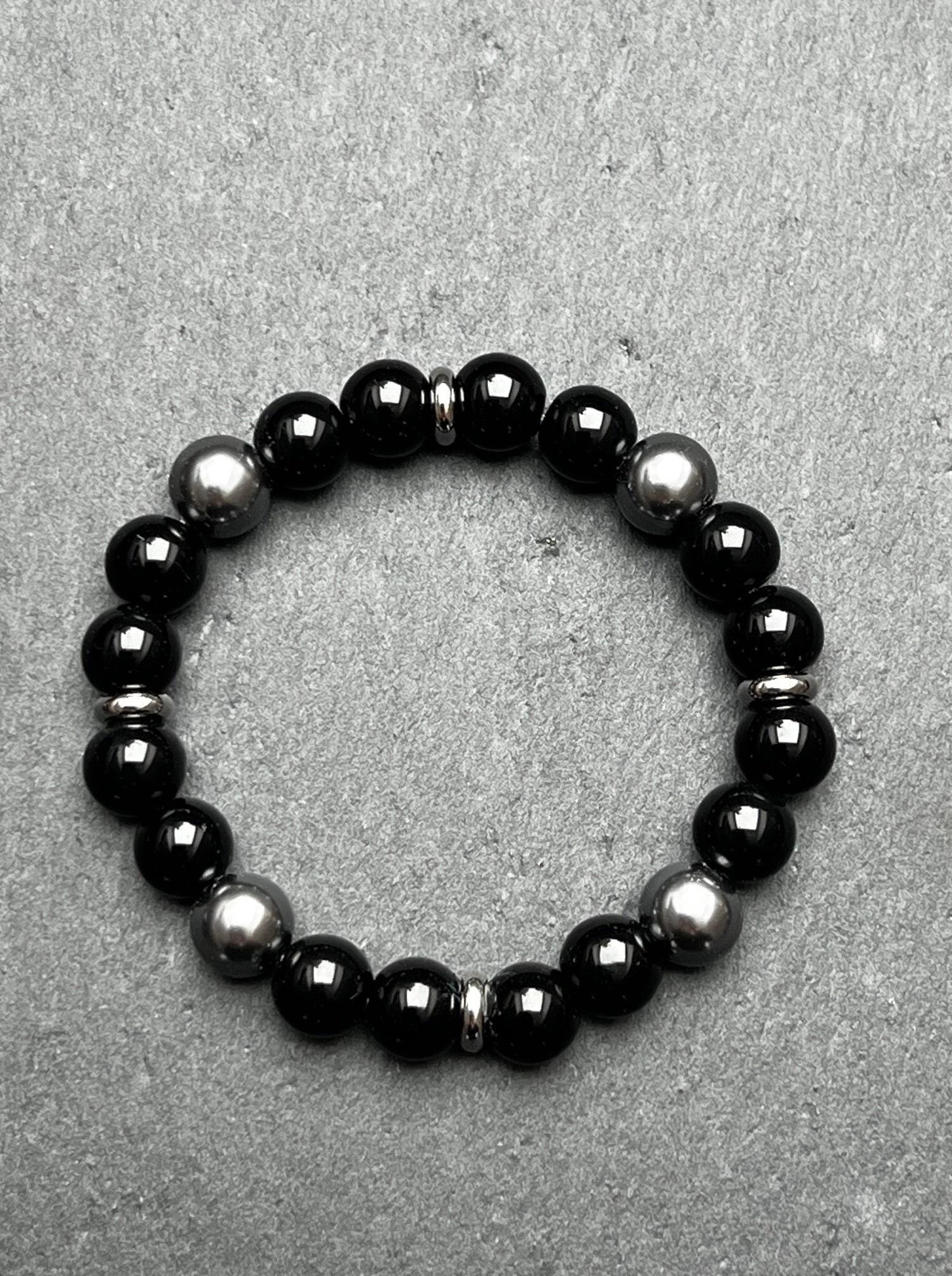 Iron Night - Biker Armband Mit Onyx & Hämatit Rockerschmuck in Schwarz Und Dunkelgrau Statement Edelsteinarmband Handmade 10 Mm Iron Night - Biker Armband Mit Onyx & Hämatit Rockerschmuck in Schwarz Und Dunkelgrau Statement Edelsteinarmband Handmade 10 Mm von DarkAngelSchmuck