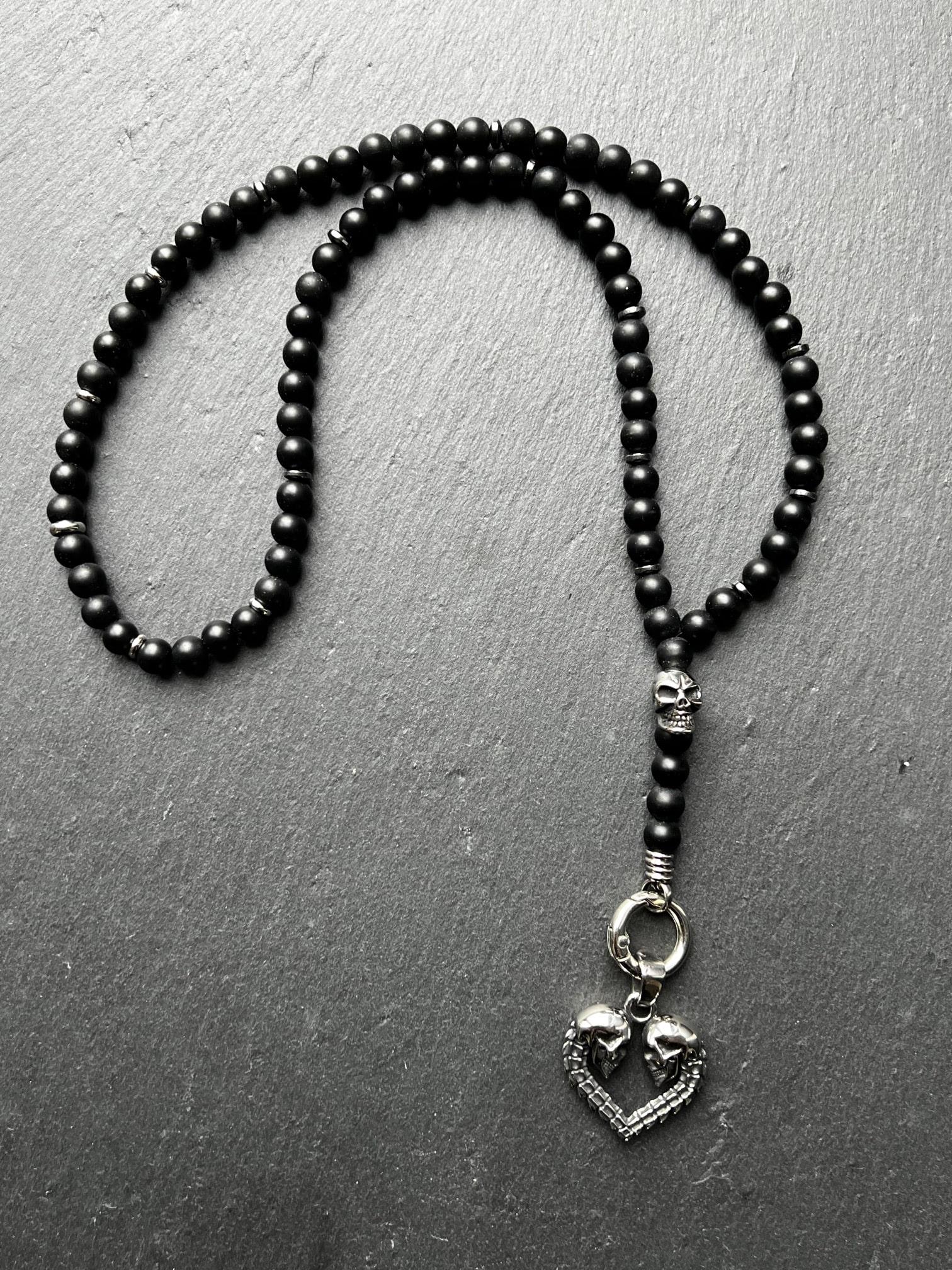 Shadow Pact - Biker Halskette Mit Onyx Matt 8 Mm, Totenkopf & Herzanhänger Rockerschmuck Symbolkette Handmade Unisex von DarkAngelSchmuck