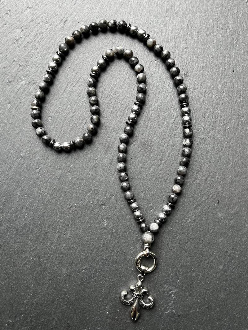 Silver Grace - Biker Halskette Damen Mit Labradorit & Hämatit 8 Mm Fleur-De-Lis Symbol Gothic Stil Ohne Verschluss Handmade Schmuck von DarkAngelSchmuck