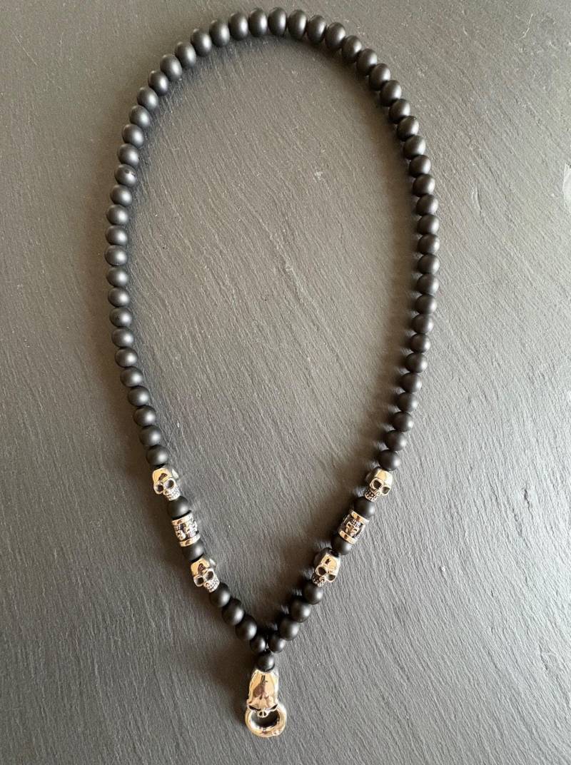 Totenkopf Halskette Aus Onyx - Handgemachter Bikerschmuck Ohne Verschluss, Skull Kette Für Herren, Gothic Rocker Look, Rockerschmuck von DarkAngelSchmuck