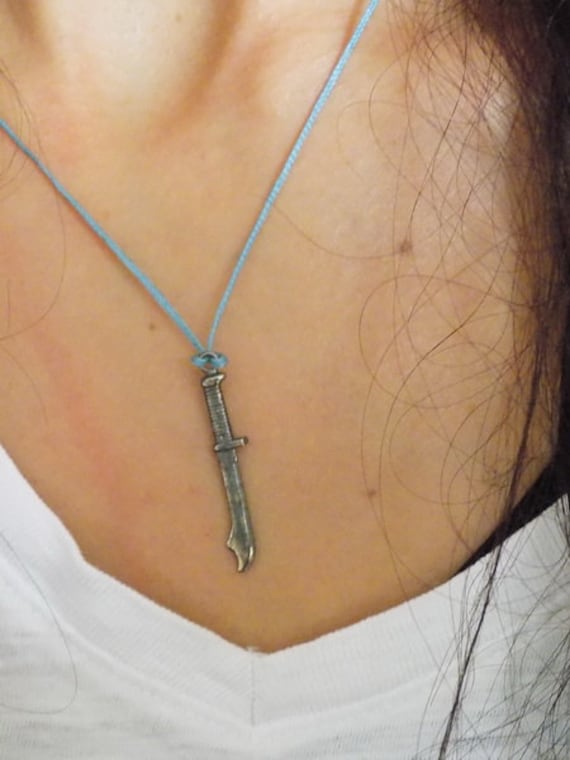 Mode Männer Frauen Rambo Messer Design 925 Sterling Silber Anhänger Halskette Kette Schmuck. Einzigartige, Stilvolle Geschenk Kostenloser Versand Mode Männer Frauen Rambo Messer Design 925 Sterling Silber Anhänger Halskette Kette Schmuck. Einzigartige, Stilvolle Geschenk Kostenloser Versand von DarkCharmJewelry