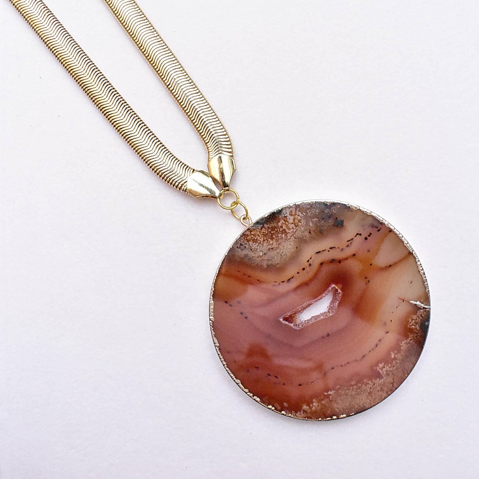 Braune Achatkette 24K Vergoldeter Runder Edelstein, 16 in Schlangenkette Braune Achatkette 24K Vergoldeter Runder Edelstein, 16 in Schlangenkette von DarkEdgeJewelry