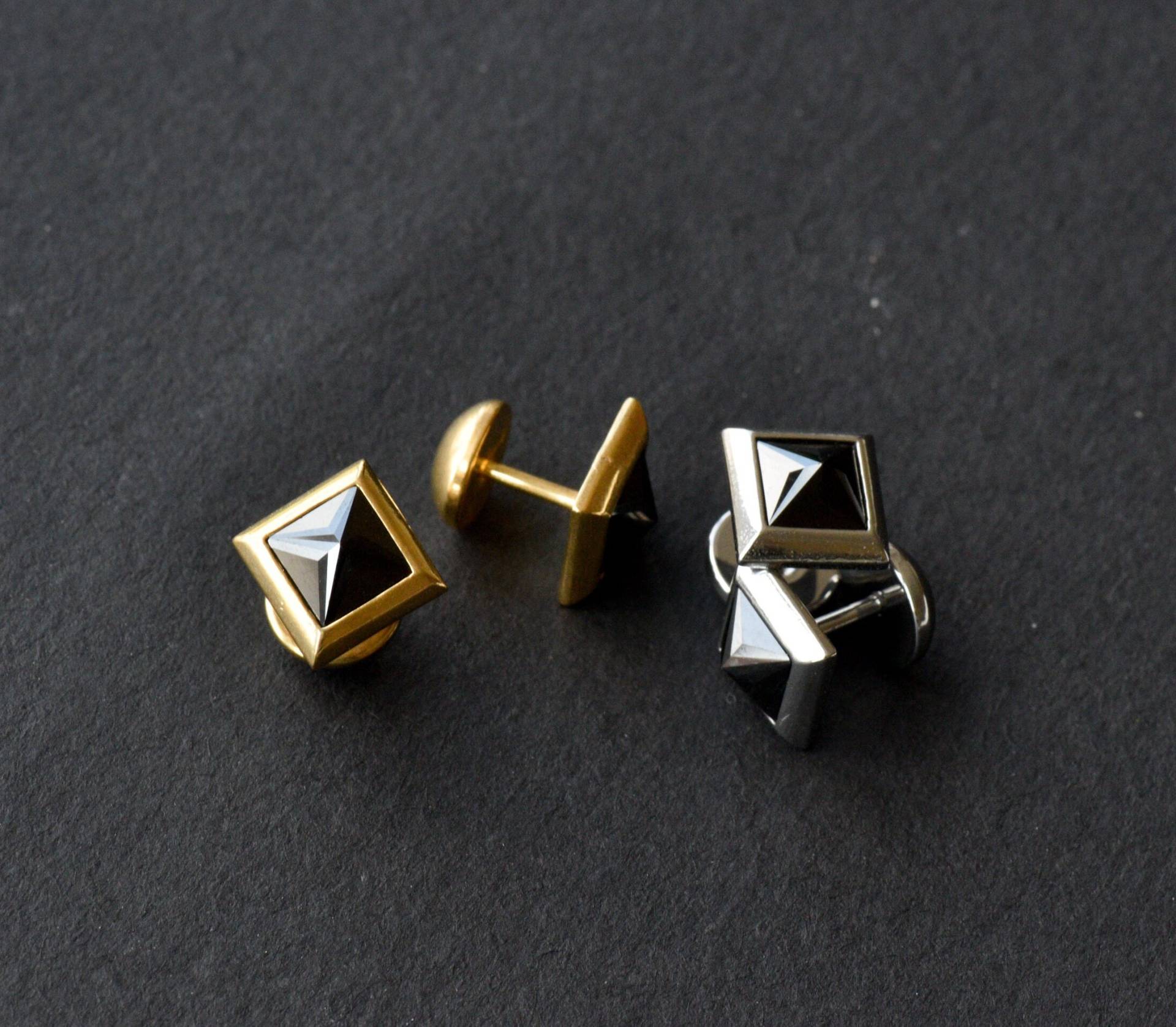 Edelstahl Ohrringe Quadrat Pyramide Schwarz Kristall Geometrie Abschraubbar Ohrstecker Herren Punk Von Dark Dream Edelstahl Ohrringe Quadrat Pyramide Schwarz Kristall Geometrie Abschraubbar Ohrstecker Herren Punk Von Dark Dream von DarkEdgeStudio