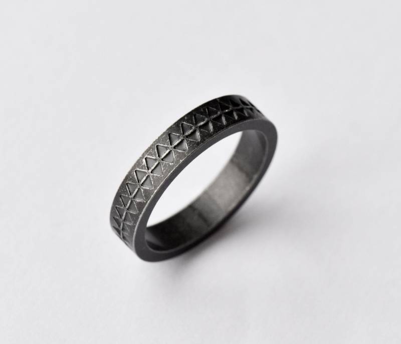 Edelstahlring Herren Dreieck Muster Ring Geometrie Schwarz Ton Bandring Silber Punk Schmuck Geschenk Von Dark Dream Jewellery von DarkEdgeStudio