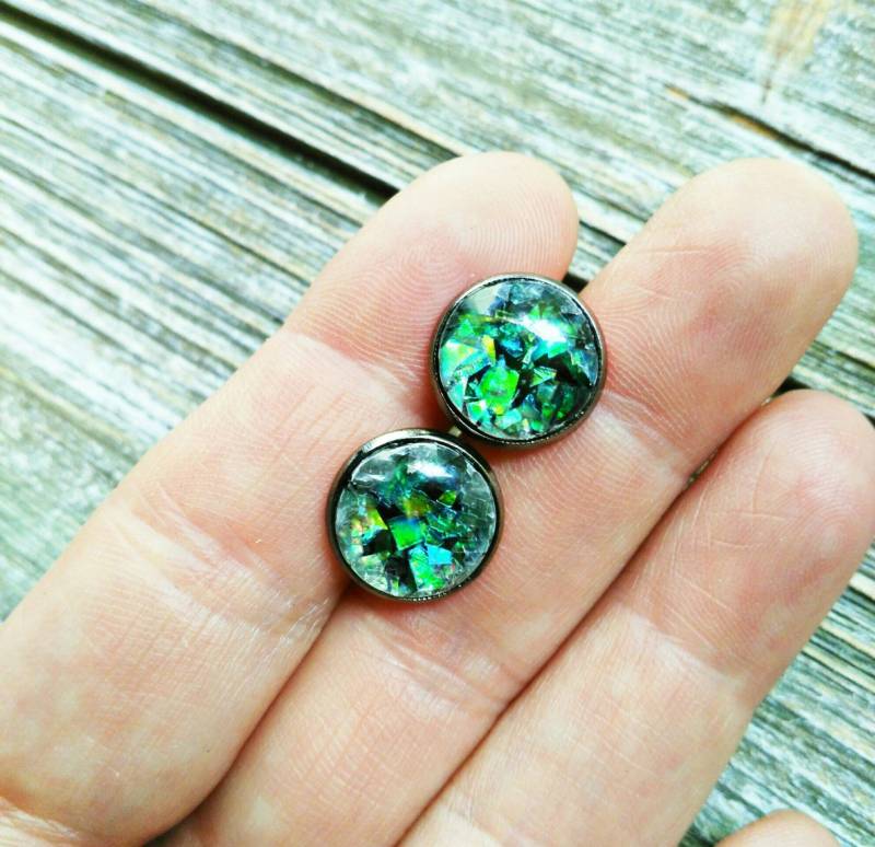 Dark Mermaid-12 Mm Zerschmetterte Schale Harz Cabochon Ohrringe in Pistole Metall Post Stud Einstellungen Dark Mermaid-12 Mm Zerschmetterte Schale Harz Cabochon Ohrringe in Pistole Metall Post Stud Einstellungen von DarkEmberDesigns