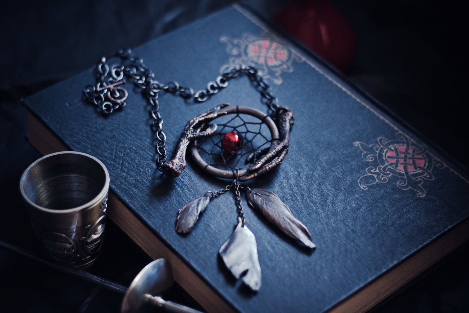 Elektrogeformter Traumfänger Mit Natürlichen Pfoten Und Echter Feder Elektrogeformter Traumfänger Mit Natürlichen Pfoten Und Echter Feder von DarkSideMagic