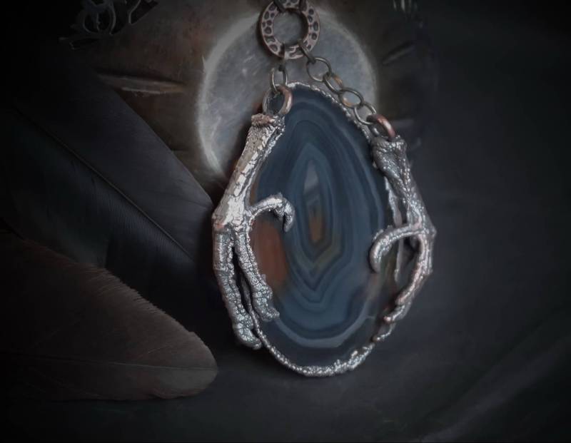 statement-Halskette, Scheibe Achat, Echte Vögel Pfoten, Kupfer Elektroforming, Hexe Schmuck, Amulett Für Meditation von DarkSideMagic