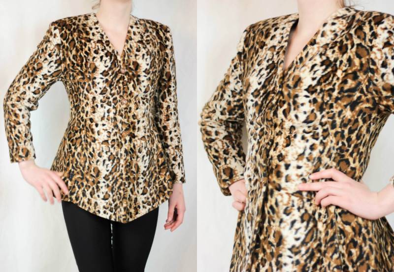 90Er Jahre Leopard Print Taillierte Jacke Kunstpelz 90Er Jahre Leopard Print Taillierte Jacke Kunstpelz von DarkVintageNest