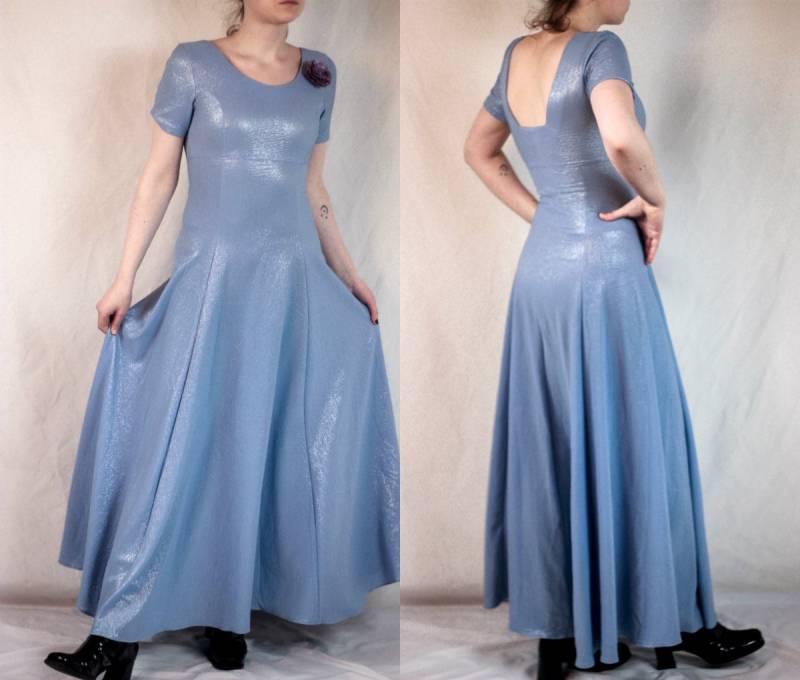90S Hellblaues Kleid Im Slinky Mermaid Style 90S Hellblaues Kleid Im Slinky Mermaid Style von DarkVintageNest