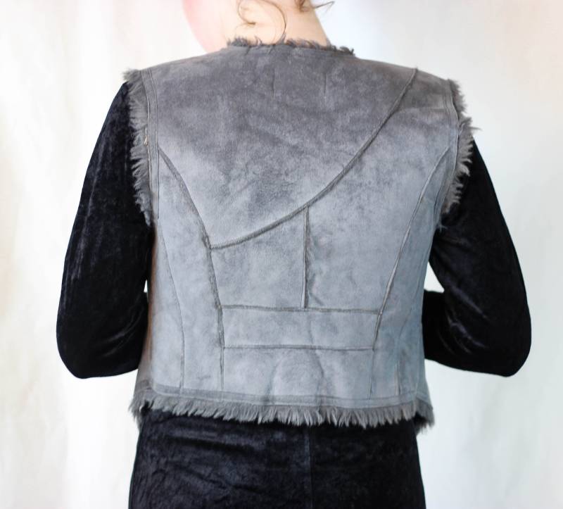 Vintage Graue Kunstfell Weste Bestickte Vegan Weste | Größe S/xs Vintage Graue Kunstfell Weste Bestickte Vegan Weste | Größe S/xs von DarkVintageNest