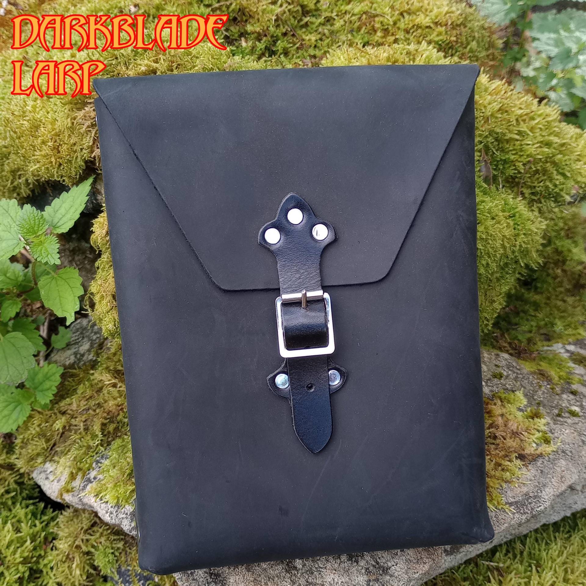 A5 Oder Half Letter Größe Ledertasche Für Larp, Cosplay Kostüm, Perfekt Das Tragen Von Dokumenten A5 Oder Half Letter Größe Ledertasche Für Larp, Cosplay Kostüm, Perfekt Das Tragen Von Dokumenten von DarkbladeLarp