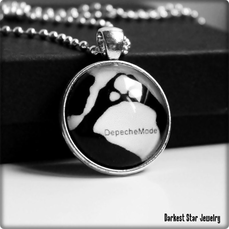 Depeche Mode Anhänger, World in My Eyes, Violaotor Schmuck, Fan Art, Wime Halskette von DarkestStarJewelry