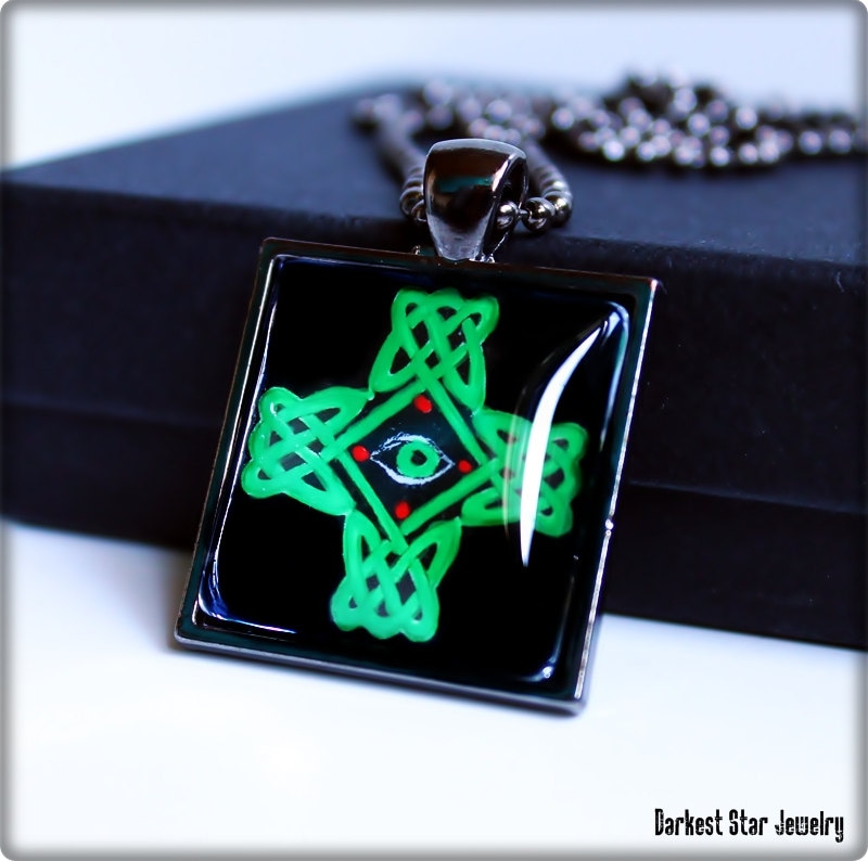 Depeche Mode Schmuck, Dave Gahan, Tattoo Anhänger, Handbemalt, Kreuz Tattoo, Fan Art von DarkestStarJewelry