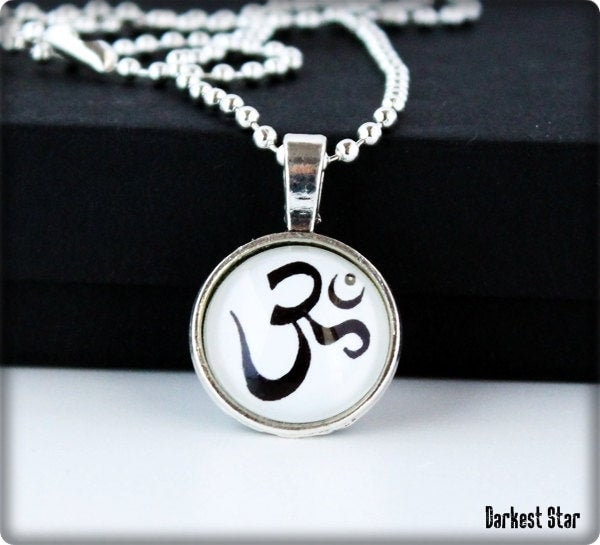 Depeche Mode Schmuck, Dave Gahan Tattoo, Om Anhänger, Fan Art, Sanskrit Zeichen, Mantra Halskette von DarkestStarJewelry