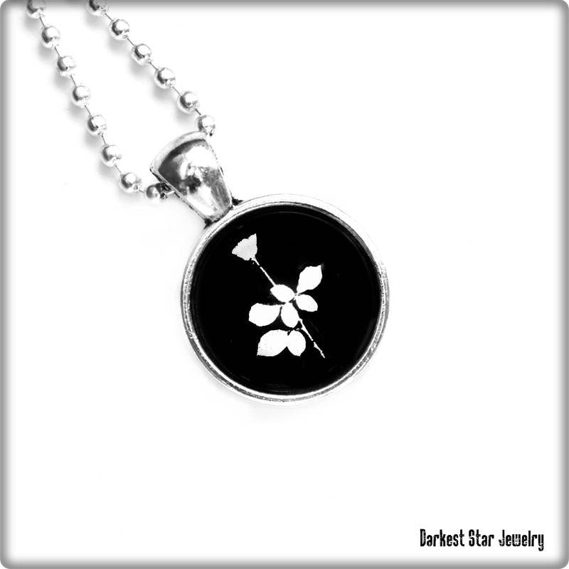 Depeche Mode Schmuck, Violator Anhänger, Rosen Halskette, Fan Art von DarkestStarJewelry