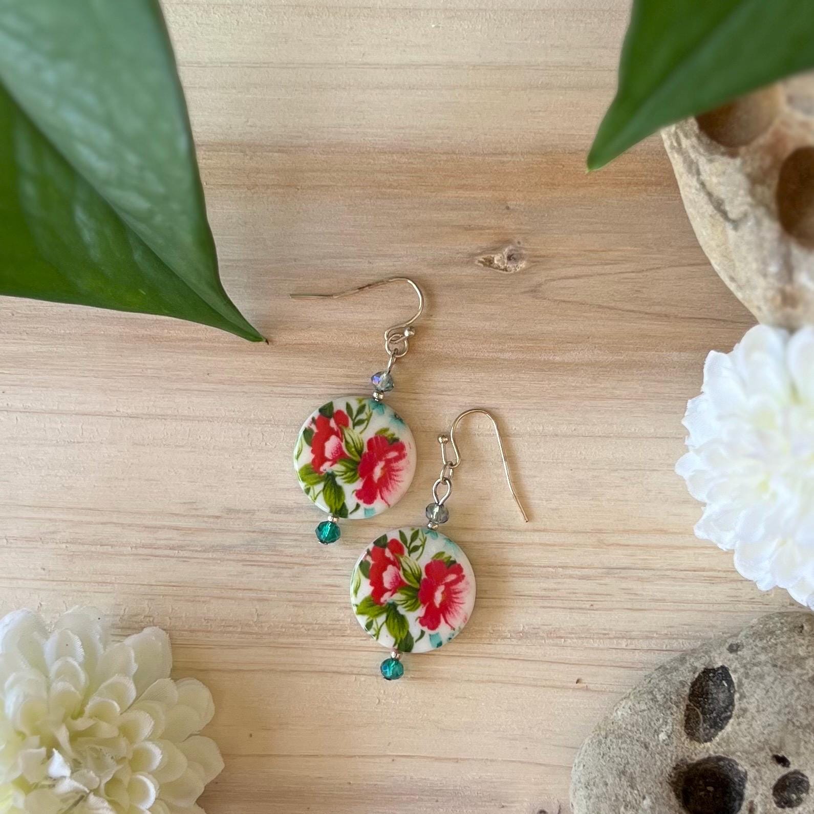 Keramik Runde Blumen Ohrringe von DarlingDanglePinups