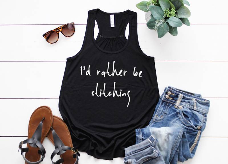 I'd Rather Be Stitching Damen Tank Top Zitat Crafter Maker Kreuzstich I'd Rather Be Stitching Damen Tank Top Zitat Crafter Maker Kreuzstich von DarlingDelores