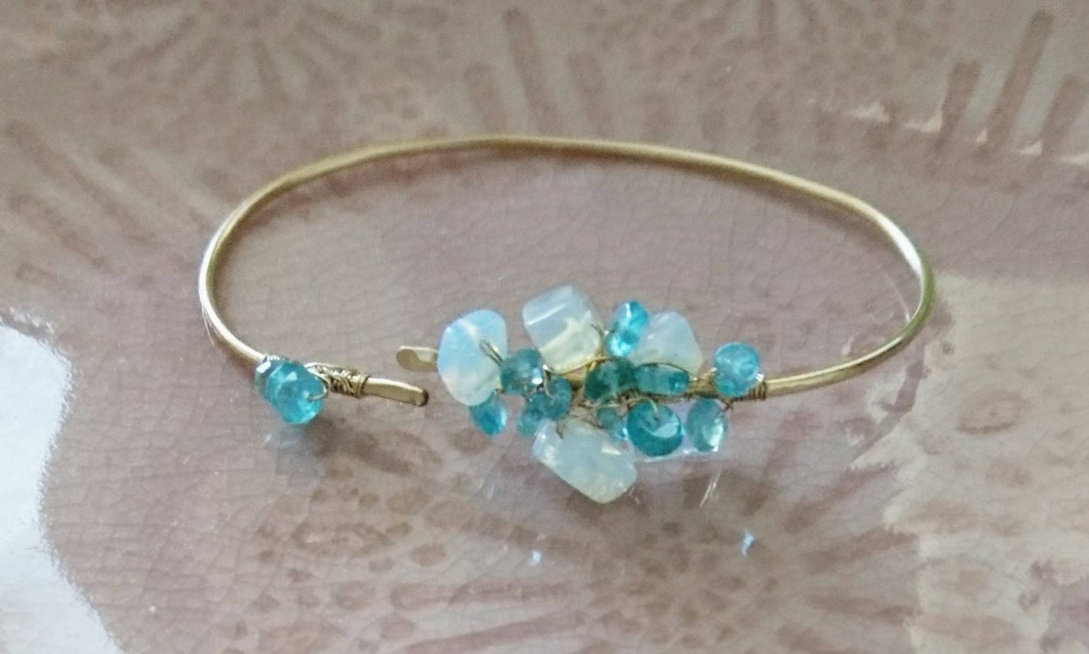 14K Gold Fill Edelstein-Armreif Apatit & Opal Quarz Schmuck von DarlingGolightly