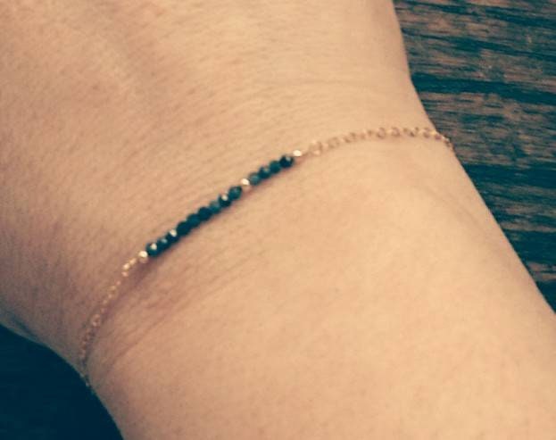 Blauer Saphir Armband 14K Gold Bead Bar, September Geburtsstein von DarlingGolightly