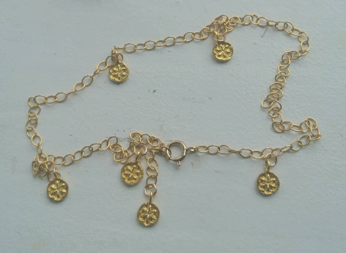 Fußkettchen Gold Mit Vergoldeten Blüten Charms von DarlingGolightly