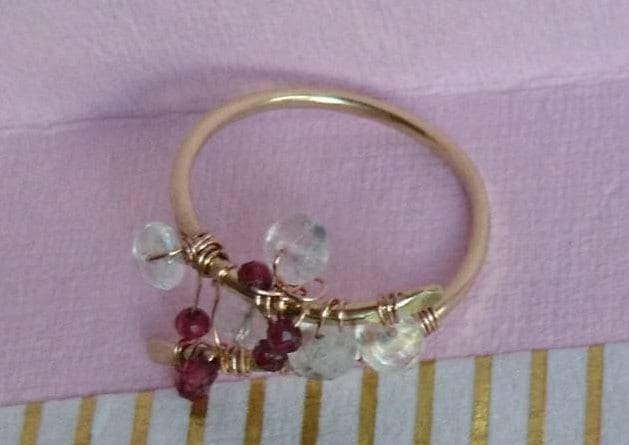Granat Und Mondstein Ring 14K Gold Fill Wire Wrap von DarlingGolightly