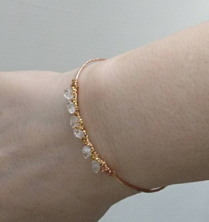 Handgefertigter Herkimer Diamant Armreif 14K Gold Filled Offenes Armband von DarlingGolightly