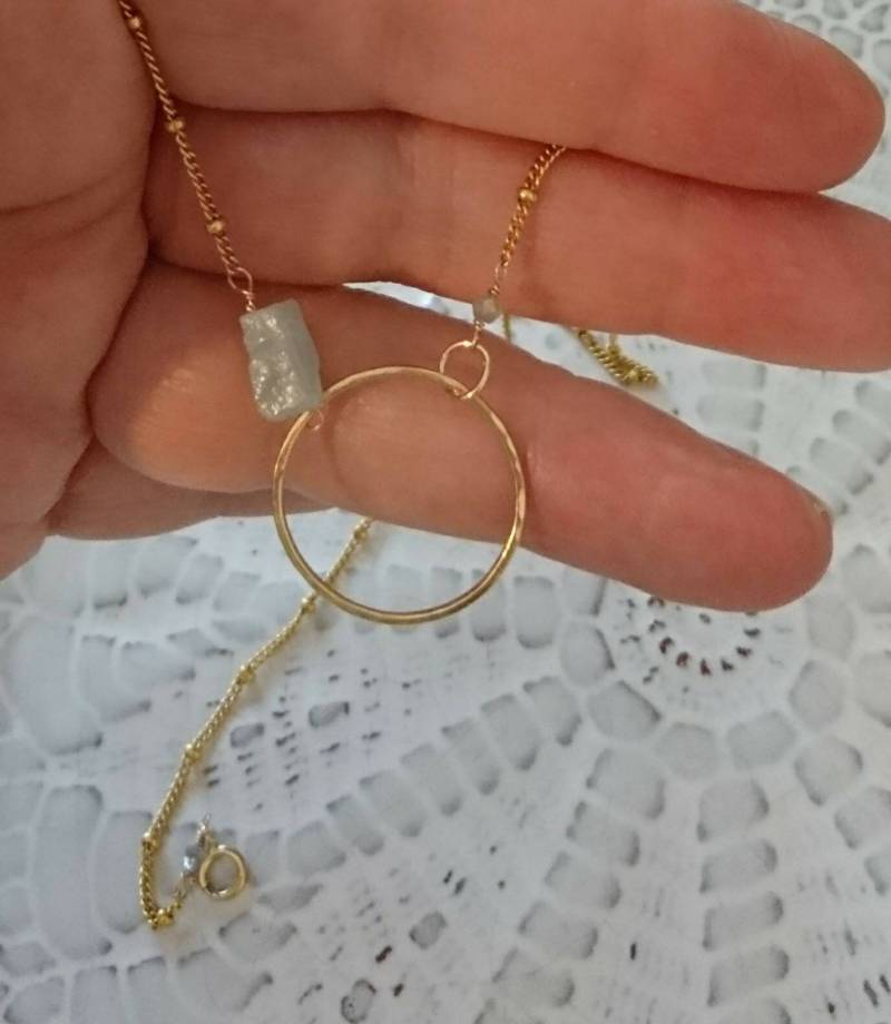 Rohe Aquamarin Halskette Gold Fill Kreis, Diamant Akzent - März Geburtsstein von DarlingGolightly