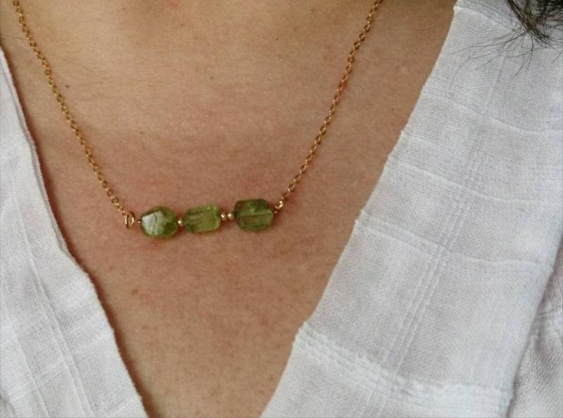 Rohe Peridot Bar Halskette 14Kt Gold Filled Kette, August Geburtsstein von DarlingGolightly