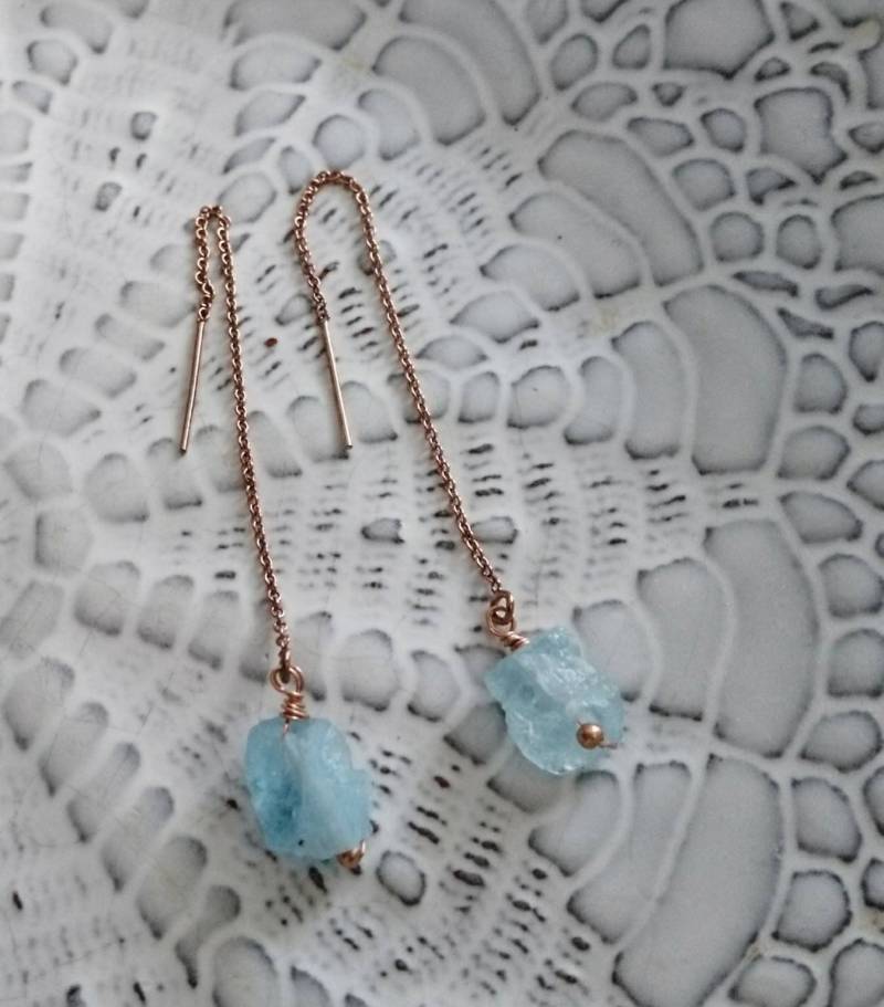 Roher Aquamarin Durchzieher Ohrringe Roségold Filled Boho Schmuck von DarlingGolightly