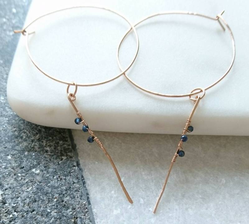 Rosegold Filled Saphir Creolen Gehämmerter Artisan Schmuck von DarlingGolightly