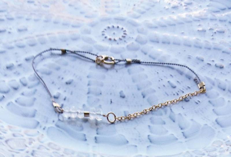 Seiden Mondstein Armband Gold Filled Kette, Boho Luxe Schmuck von DarlingGolightly