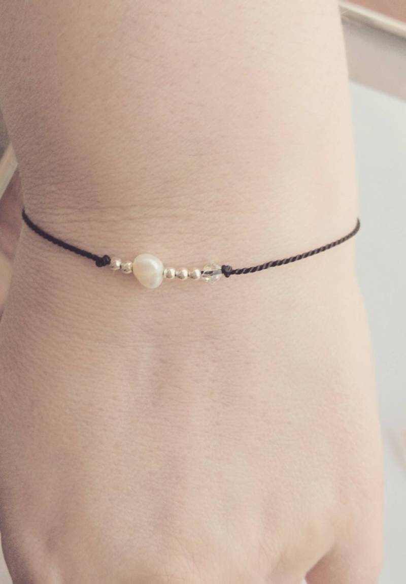 Seidenkordel Armband, Freundschaftsarmband, Zierliche Schmuck, Juni Geburtsstein, Geschenk Für Sie von DarlingGolightly