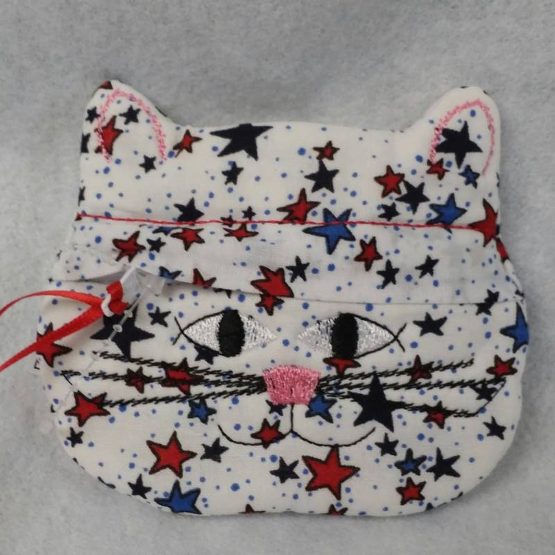 Gestickte Kitty-Geldbörse Stern-Stoff, Reißverschluss Gestickte Kitty-Geldbörse Stern-Stoff, Reißverschluss von DarmiSpecialties