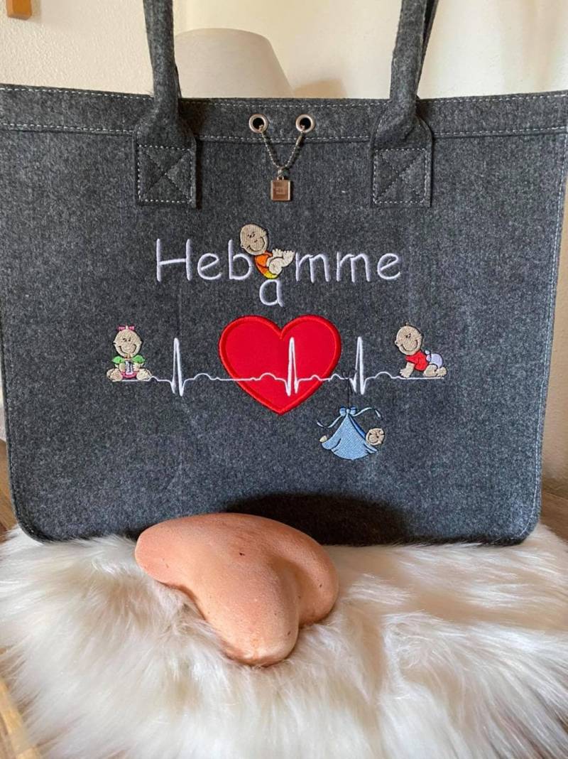 Bestickte Filztasche "Hebamme" von DasNaehkaestchenShop