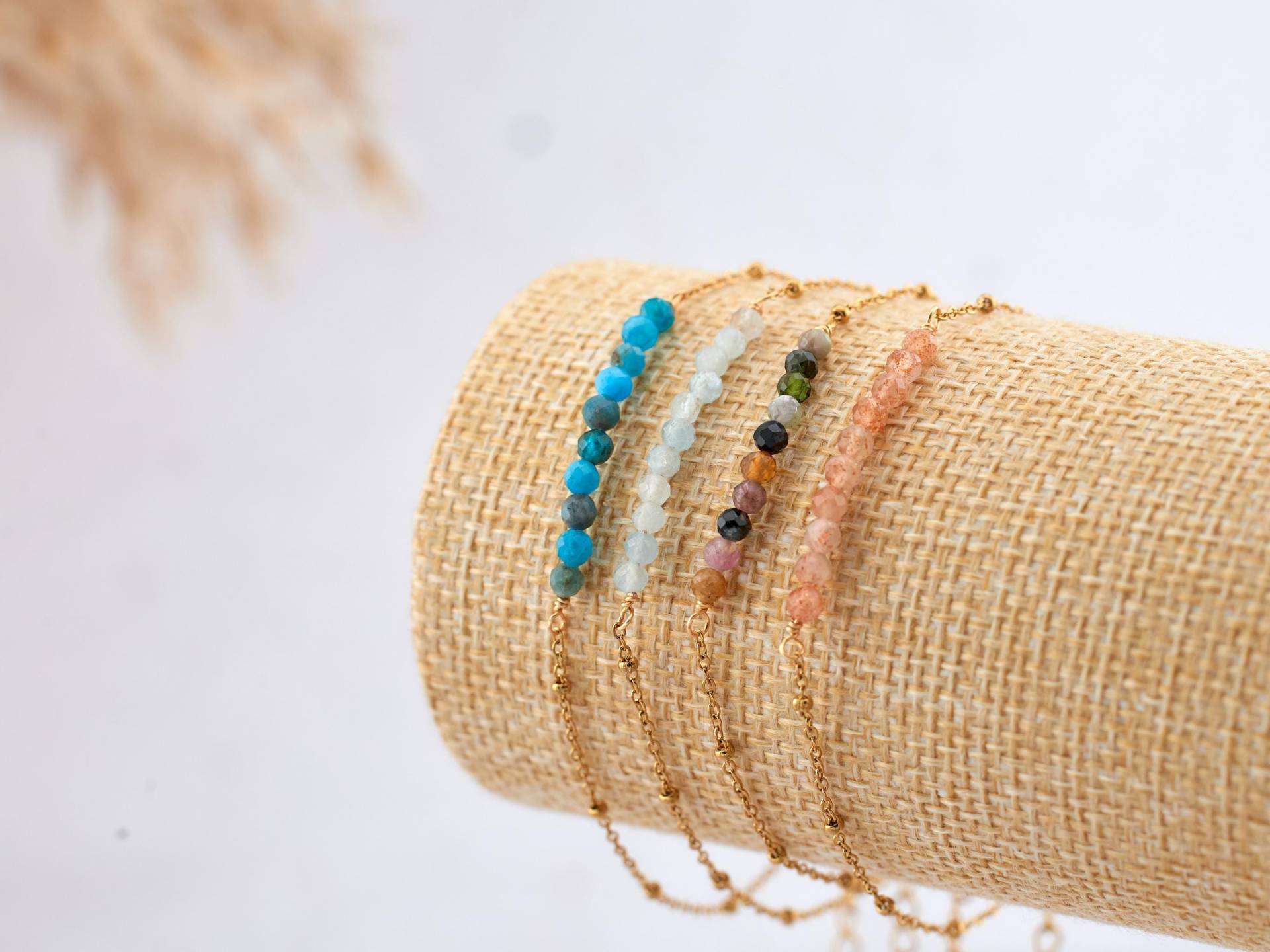 Zartes Edelstein-Armband - Elegant Geschenk Für Freundin Turmalin Aquamarin Sonnenstein Apatit Zartes Edelstein-Armband - Elegant Geschenk Für Freundin Turmalin Aquamarin Sonnenstein Apatit von DasPerlenstuebchenDe