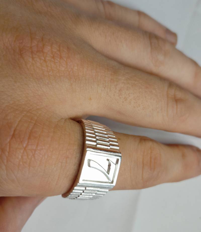 Schwerer Herren 925 Silber Ring Sterling Signet Initial Letter Watch Style Band von DaseJewelry